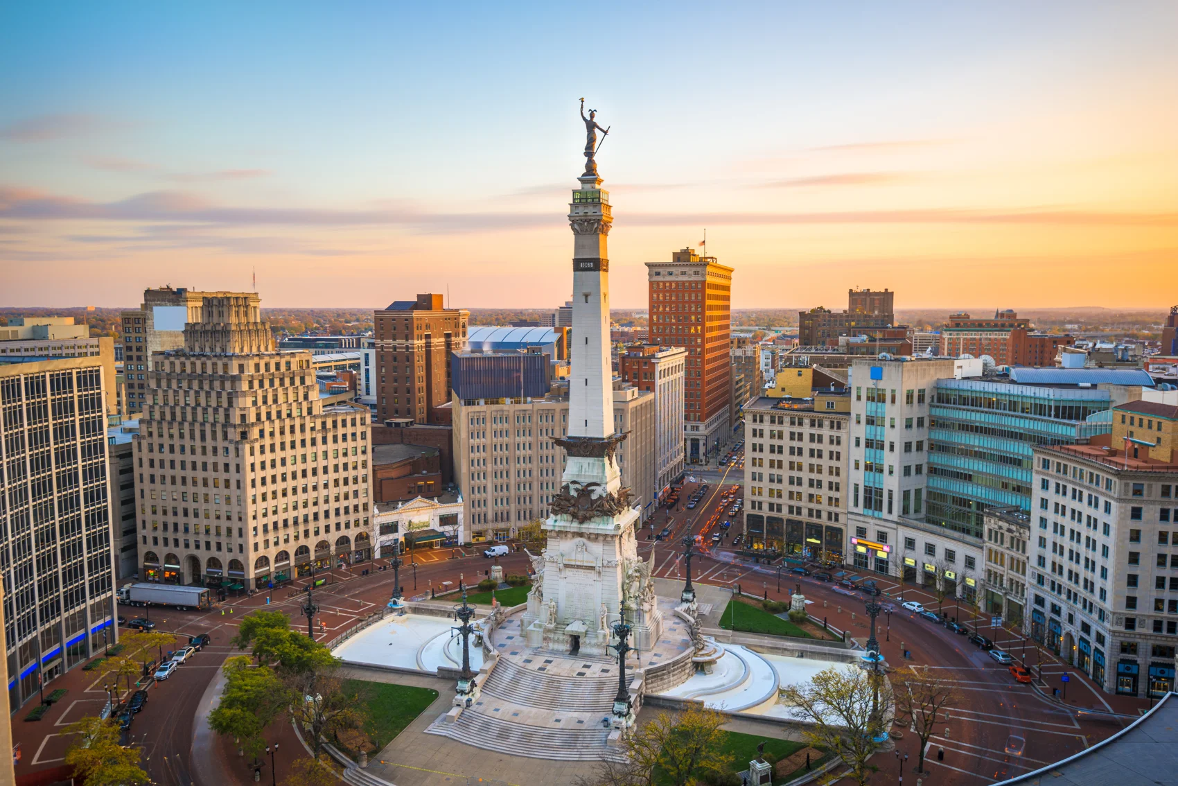 Indianapolis, Indiana skyline over Soldiers and Sailors Monument